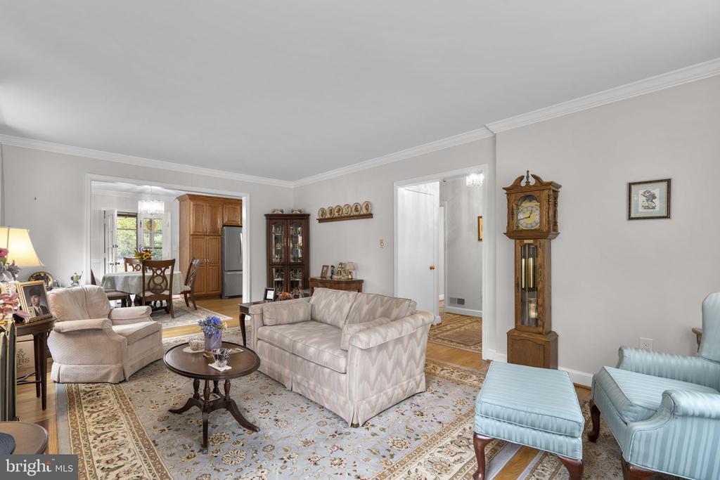 9804 DAMERON DRIVE