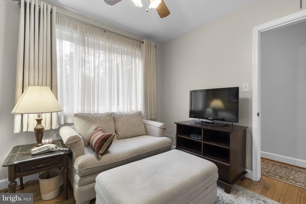 9804 DAMERON DRIVE