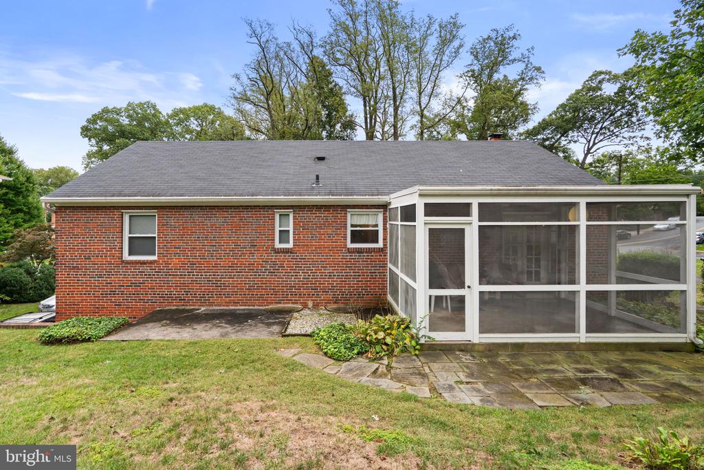 9804 DAMERON DRIVE