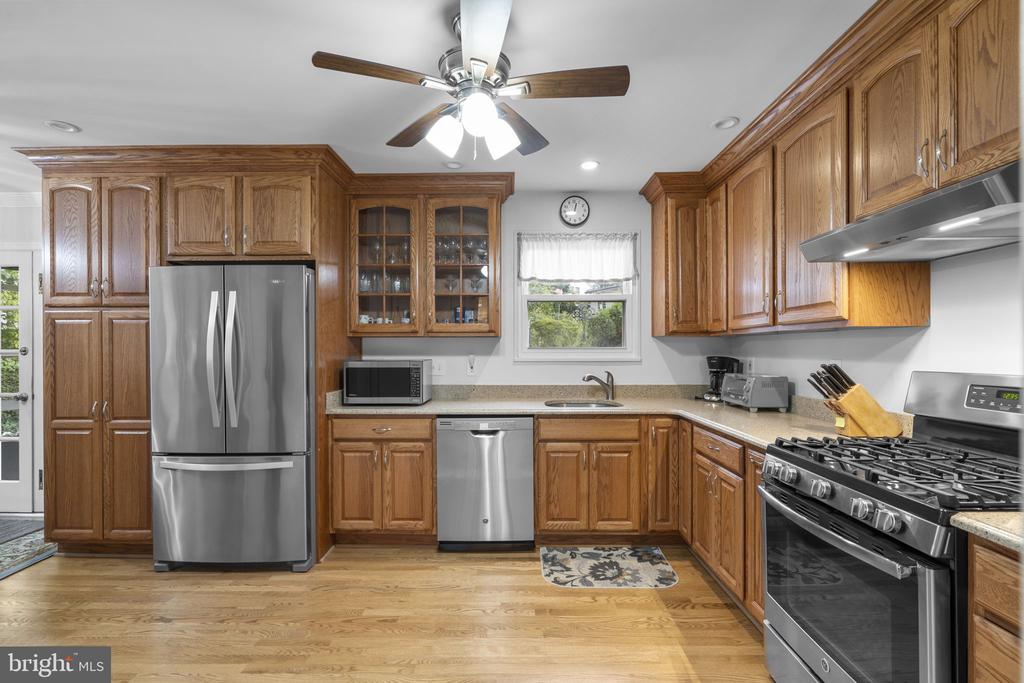 9804 DAMERON DRIVE