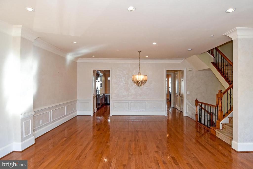 12525 LINDA VIEW LANE