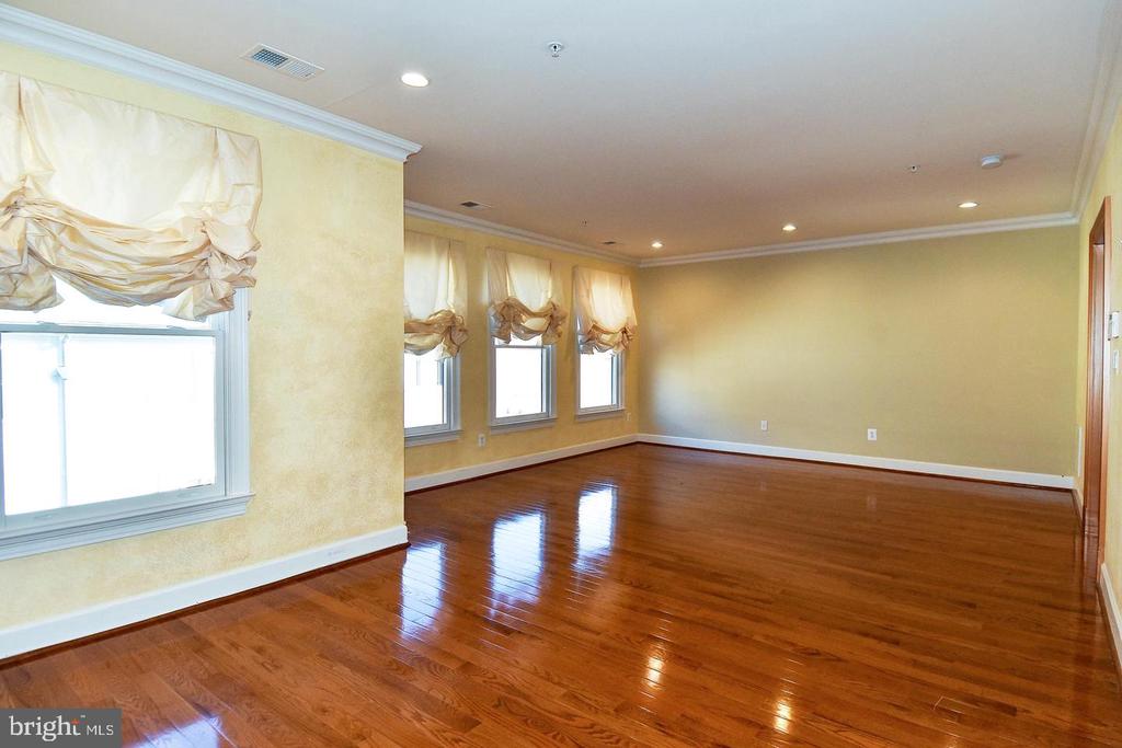 12525 LINDA VIEW LANE