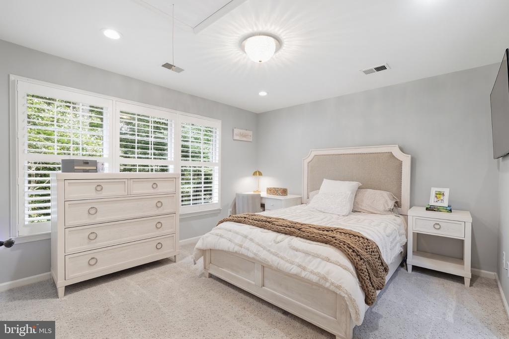 12041 GREAT ELM DRIVE