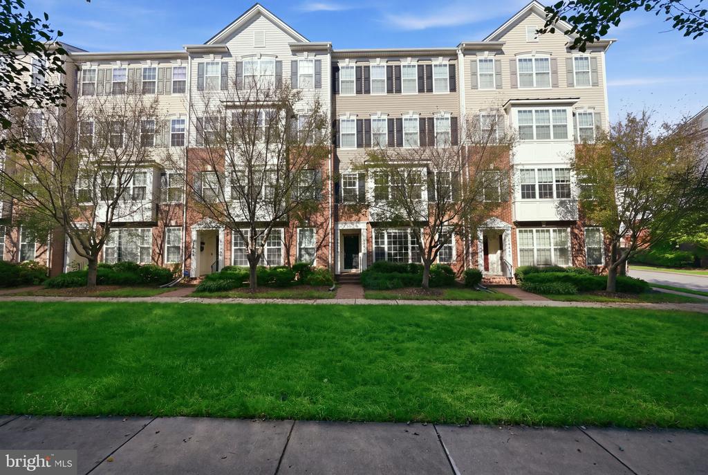 22956 SPICEBUSH DRIVE Unit: 1411