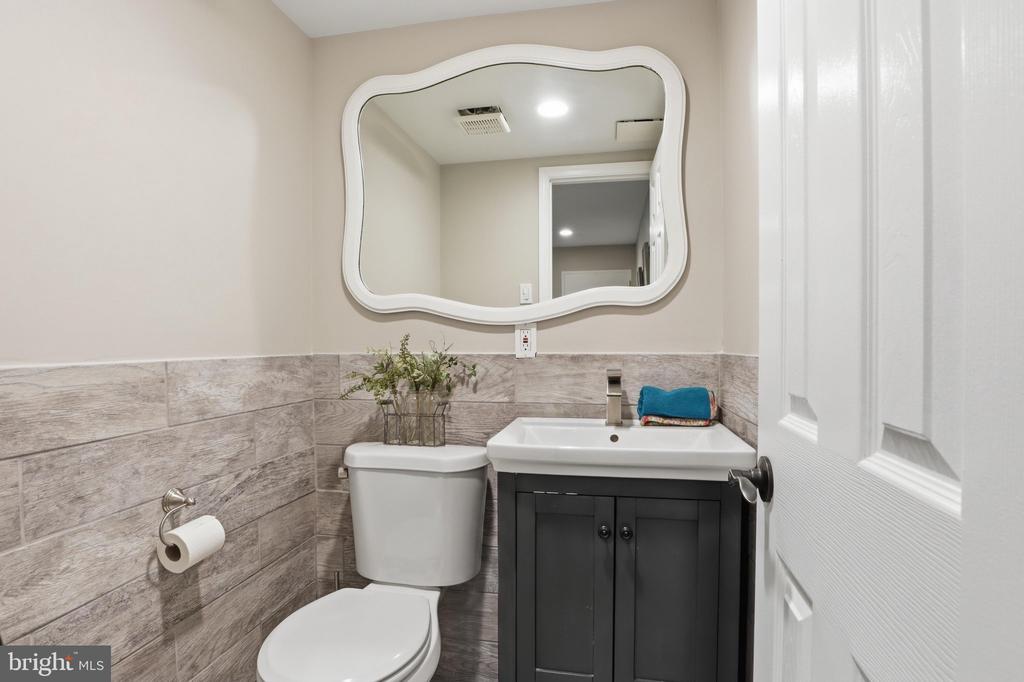 8618 MANCHESTER ROAD Unit: 4