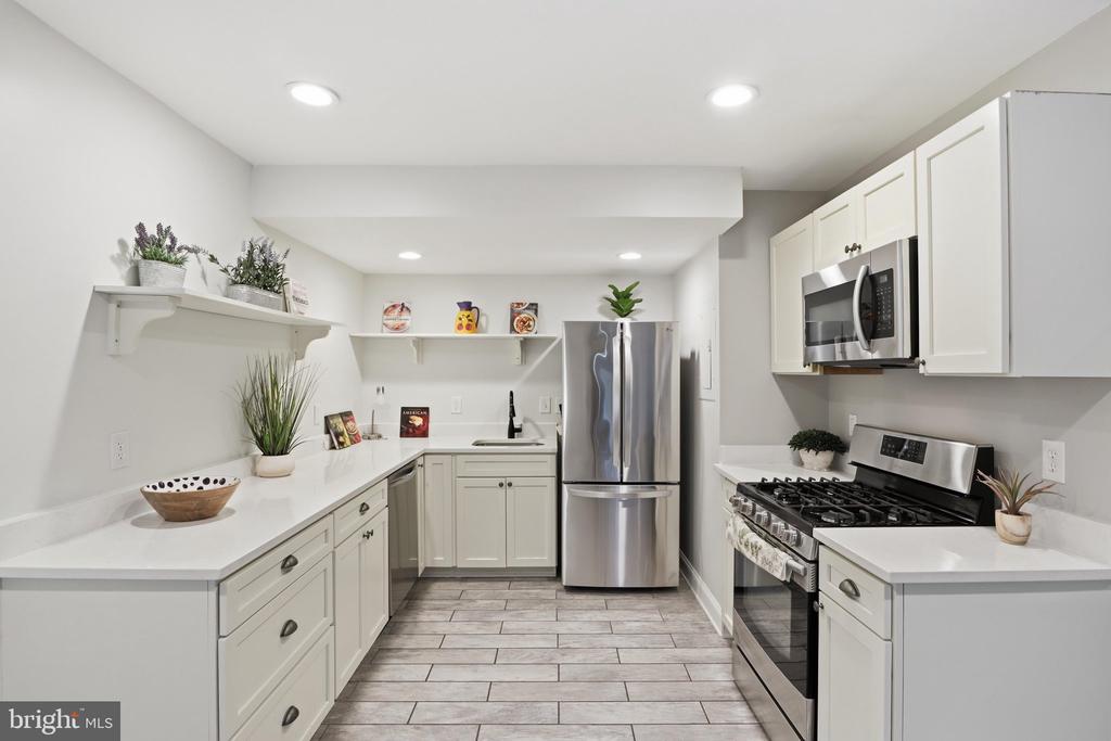 8618 MANCHESTER ROAD Unit: 4