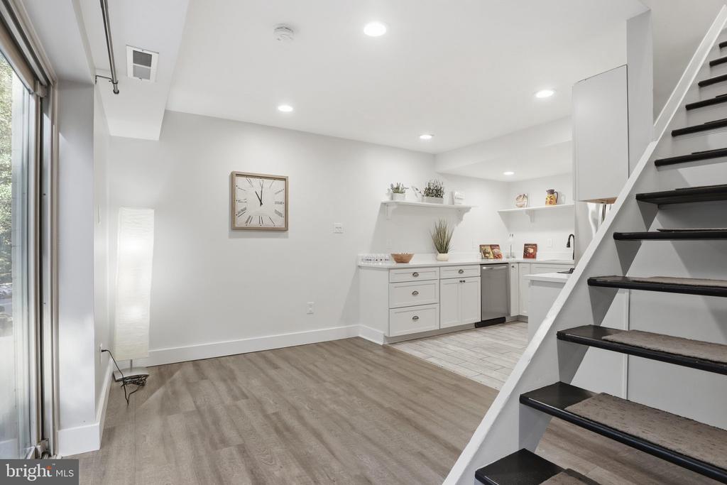 8618 MANCHESTER ROAD Unit: 4