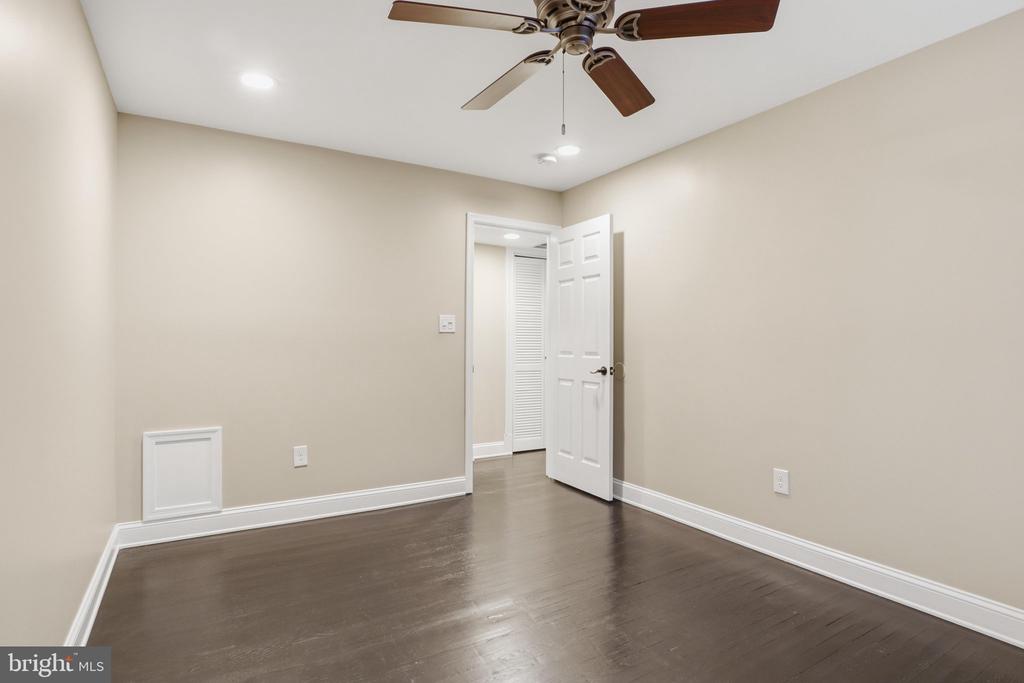 8618 MANCHESTER ROAD Unit: 4
