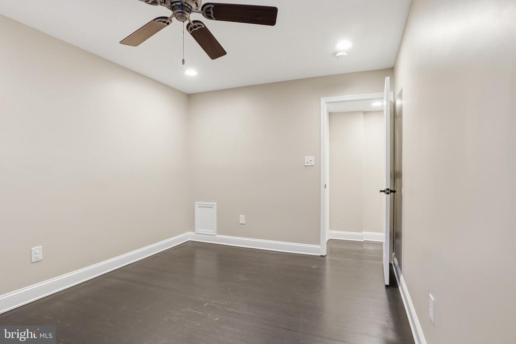 8618 MANCHESTER ROAD Unit: 4