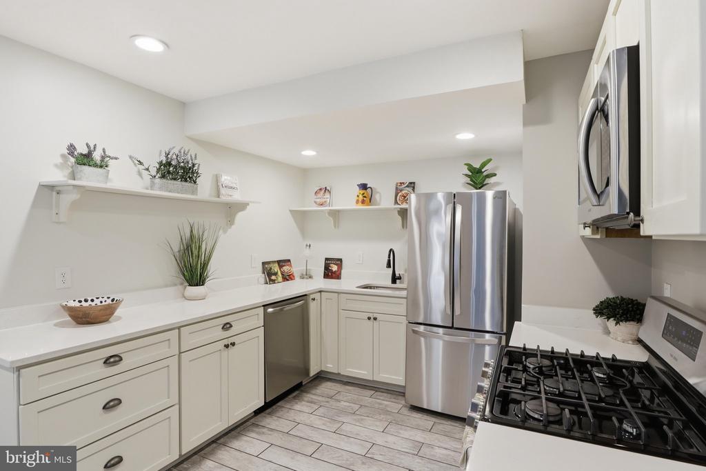 8618 MANCHESTER ROAD Unit: 4