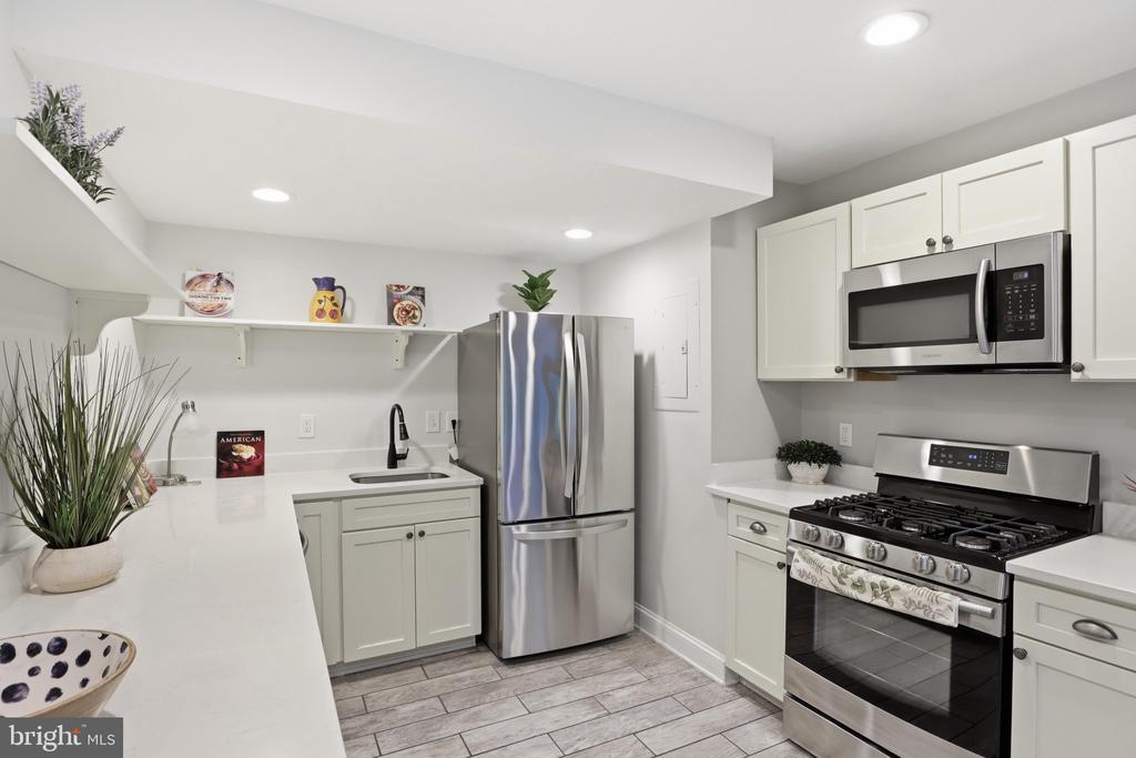 8618 MANCHESTER ROAD Unit: 4