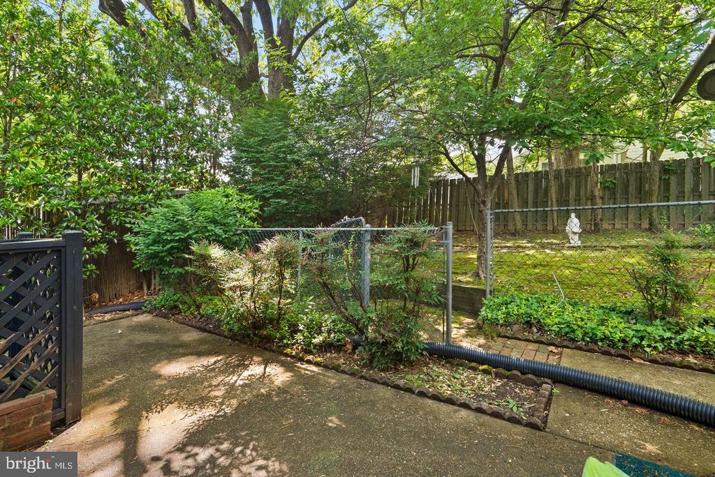 9807 MERWOOD LANE