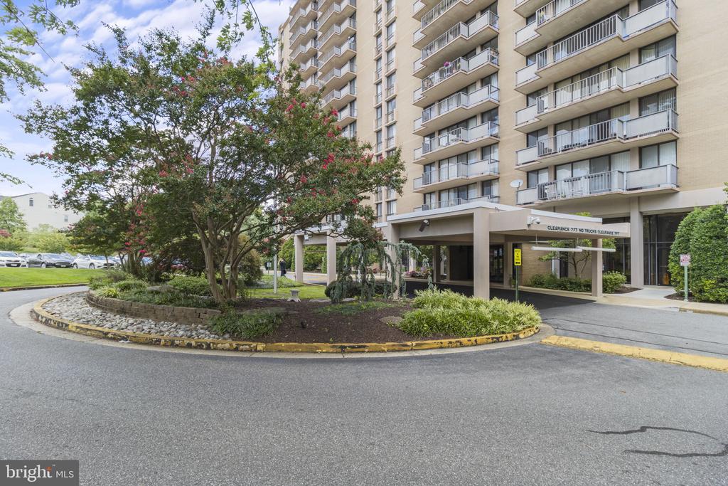 6100 WESTCHESTER PARK DRIVE Unit: T41704