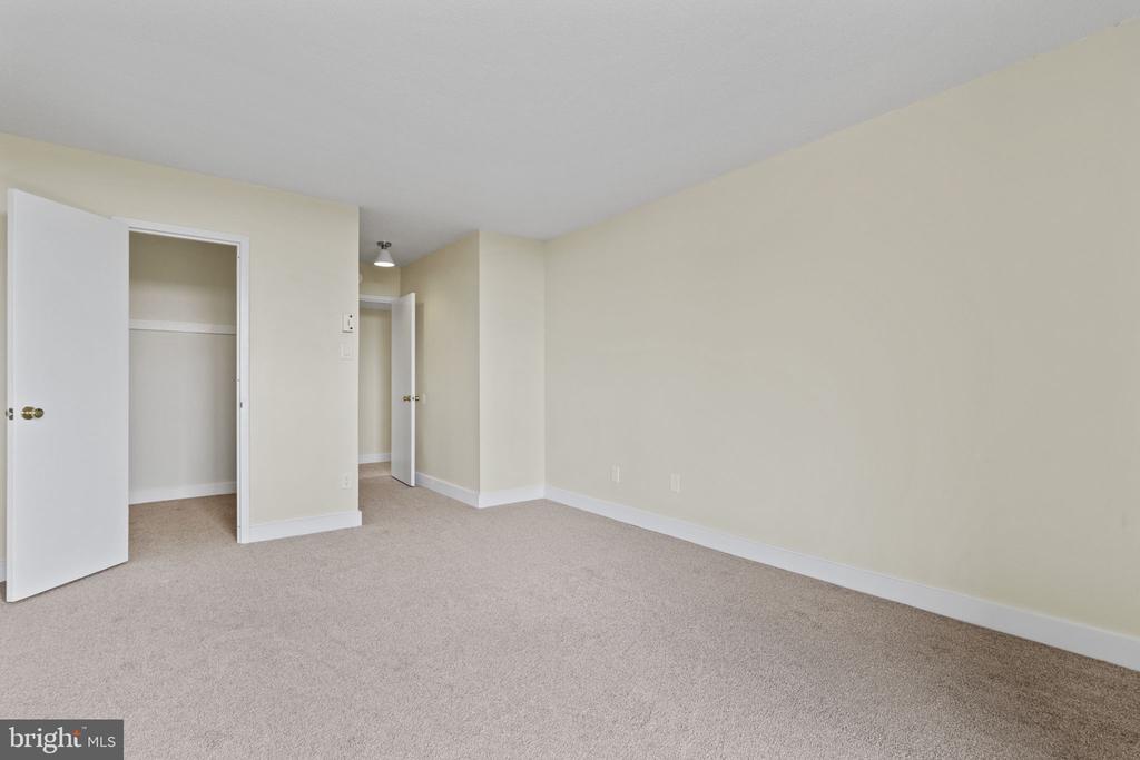 6100 WESTCHESTER PARK DRIVE Unit: T41704