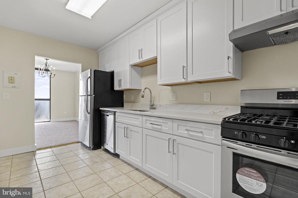 6100 WESTCHESTER PARK DRIVE Unit: T41704