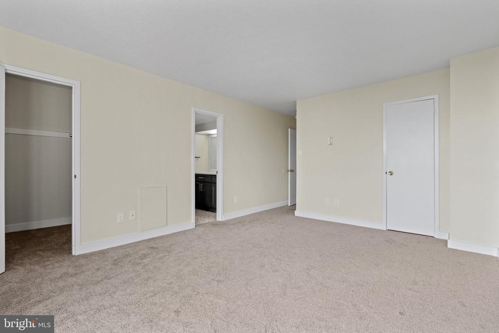 6100 WESTCHESTER PARK DRIVE Unit: T41704