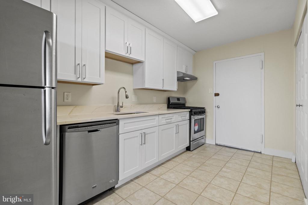6100 WESTCHESTER PARK DRIVE Unit: T41704