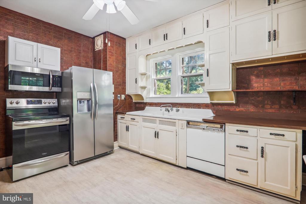 4201 QUEENSBURY ROAD