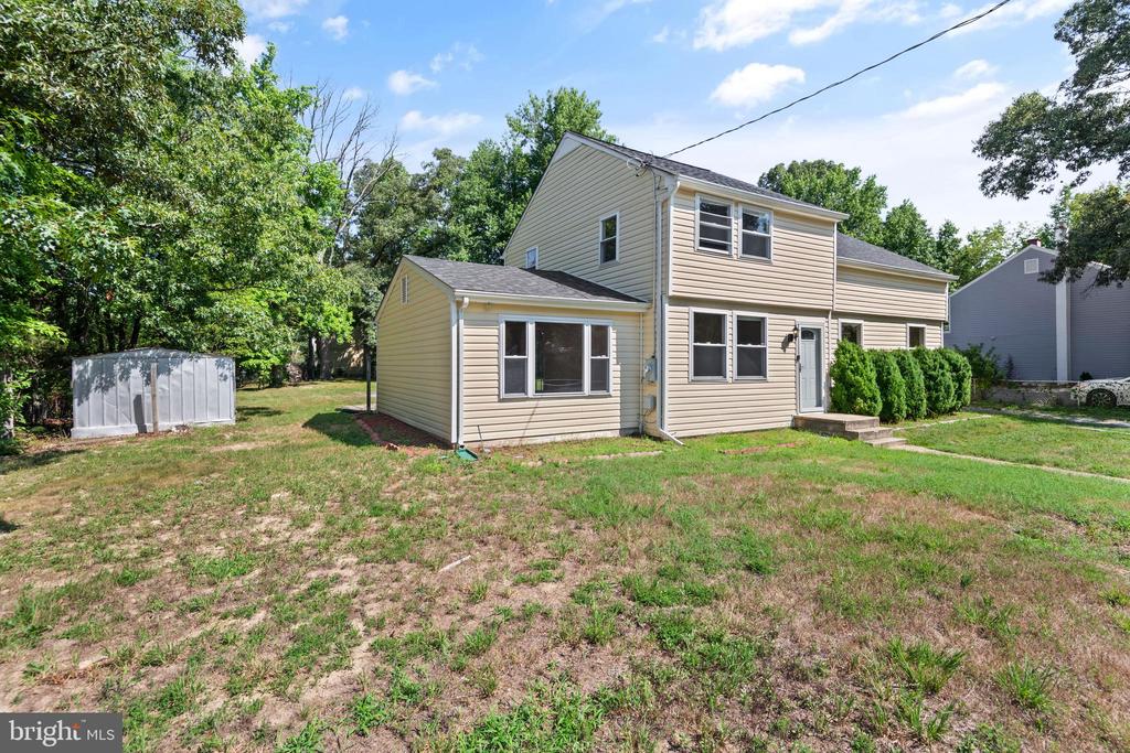 8600 LANTERN LANE