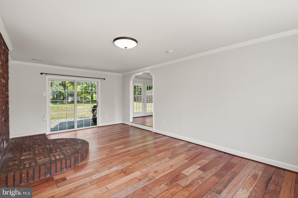 8600 LANTERN LANE