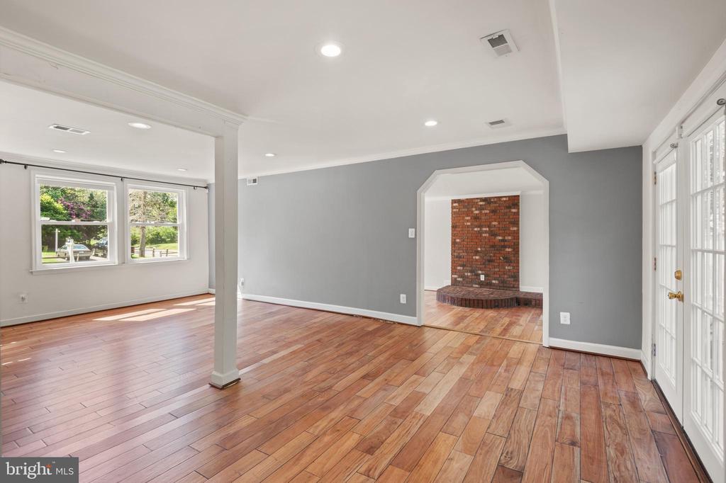 8600 LANTERN LANE