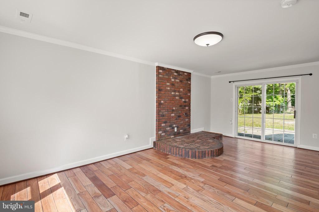 8600 LANTERN LANE