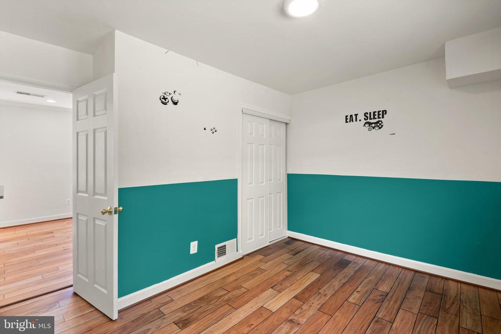 8600 LANTERN LANE