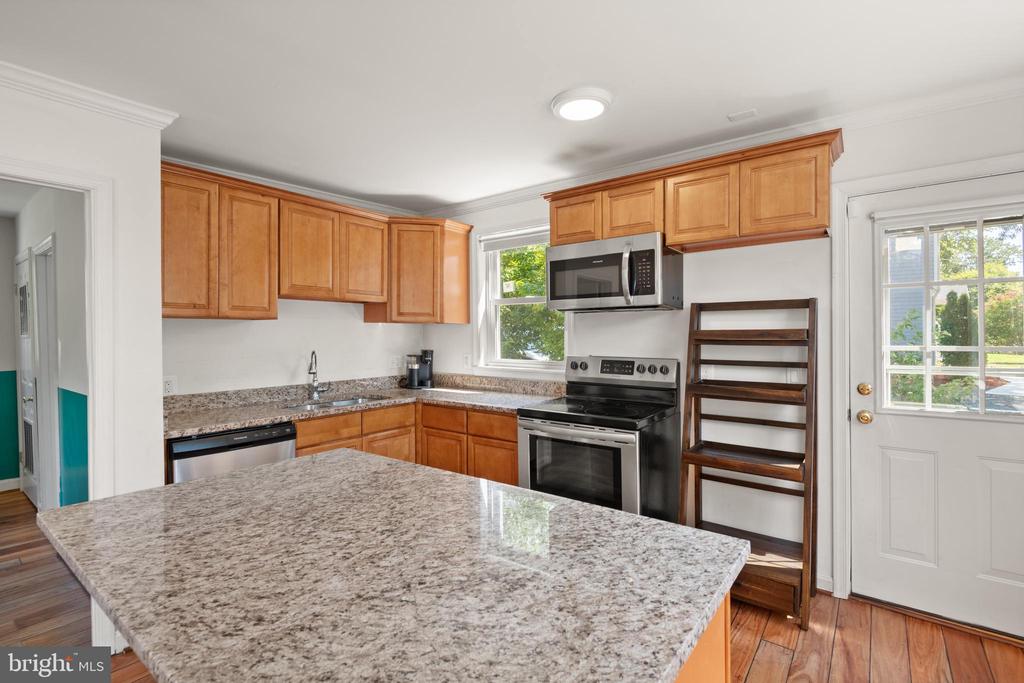 8600 LANTERN LANE