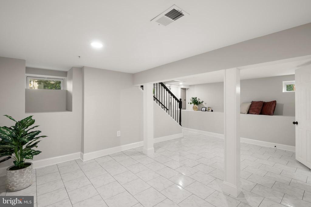 6415 WOODLAND ROAD