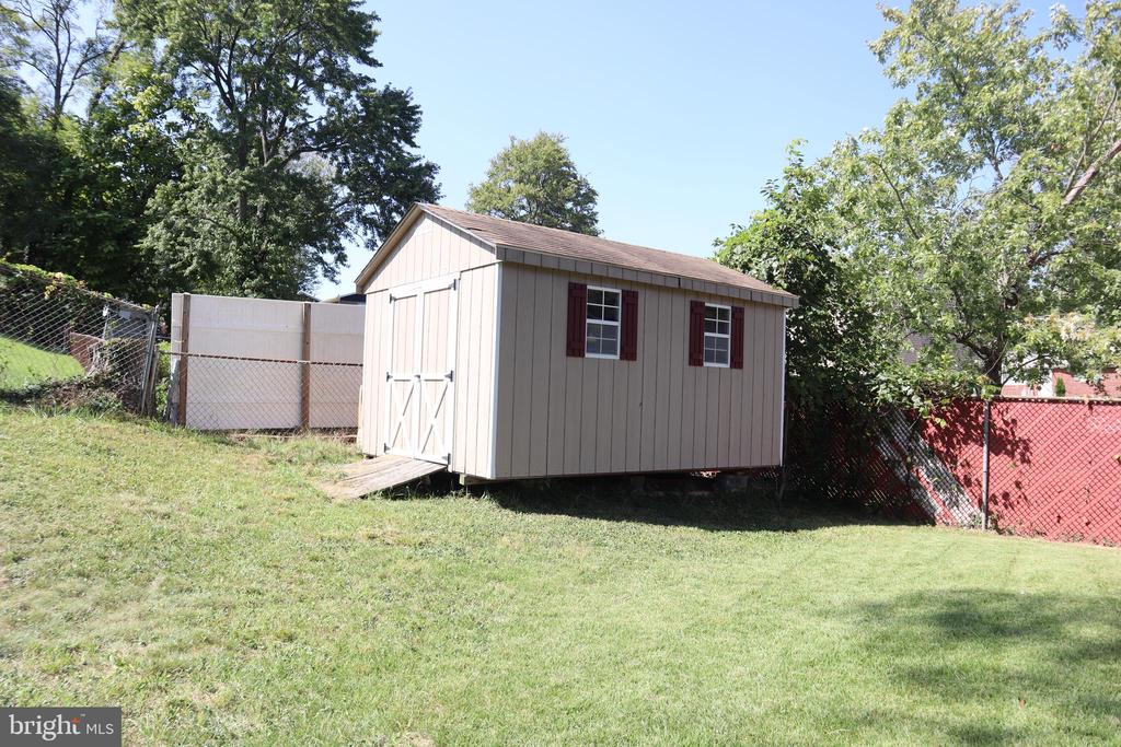 8211 STEVE DRIVE