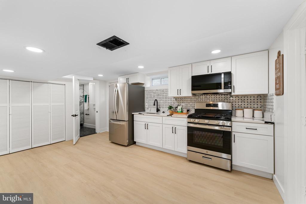 2503 BROOKS DRIVE