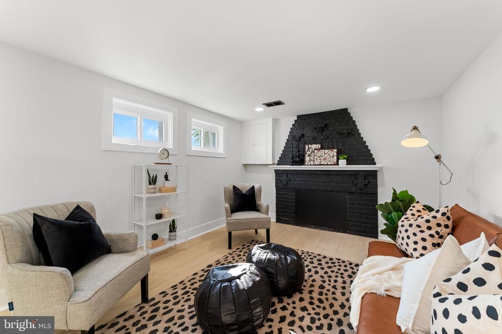 2503 BROOKS DRIVE