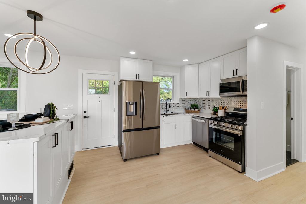 2503 BROOKS DRIVE
