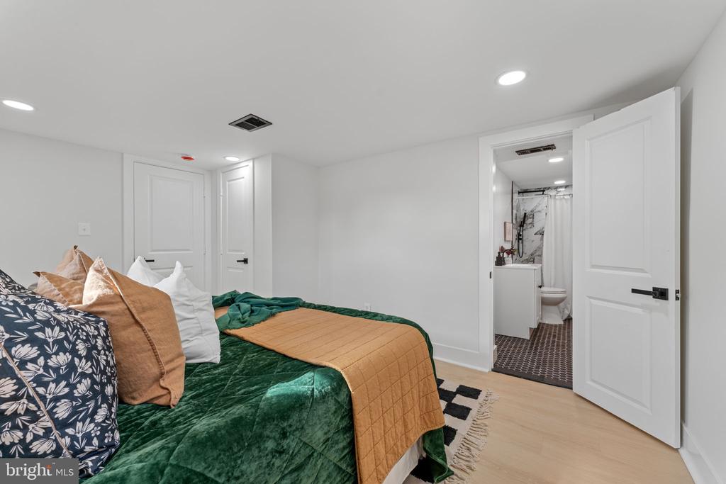 2503 BROOKS DRIVE