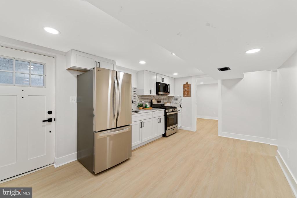 2503 BROOKS DRIVE