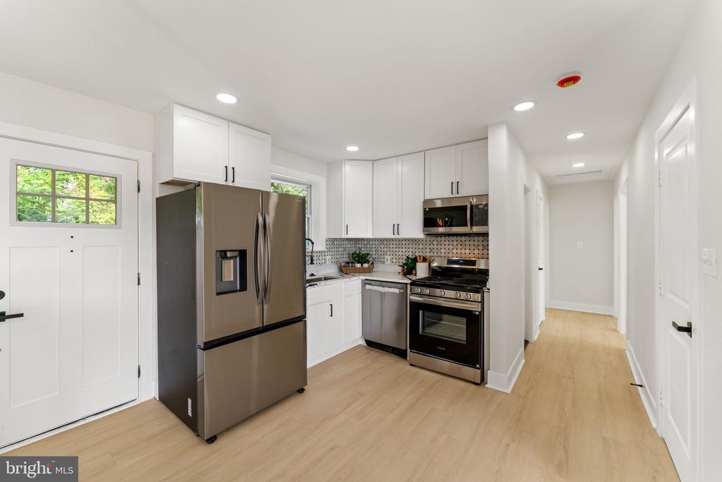 2503 BROOKS DRIVE