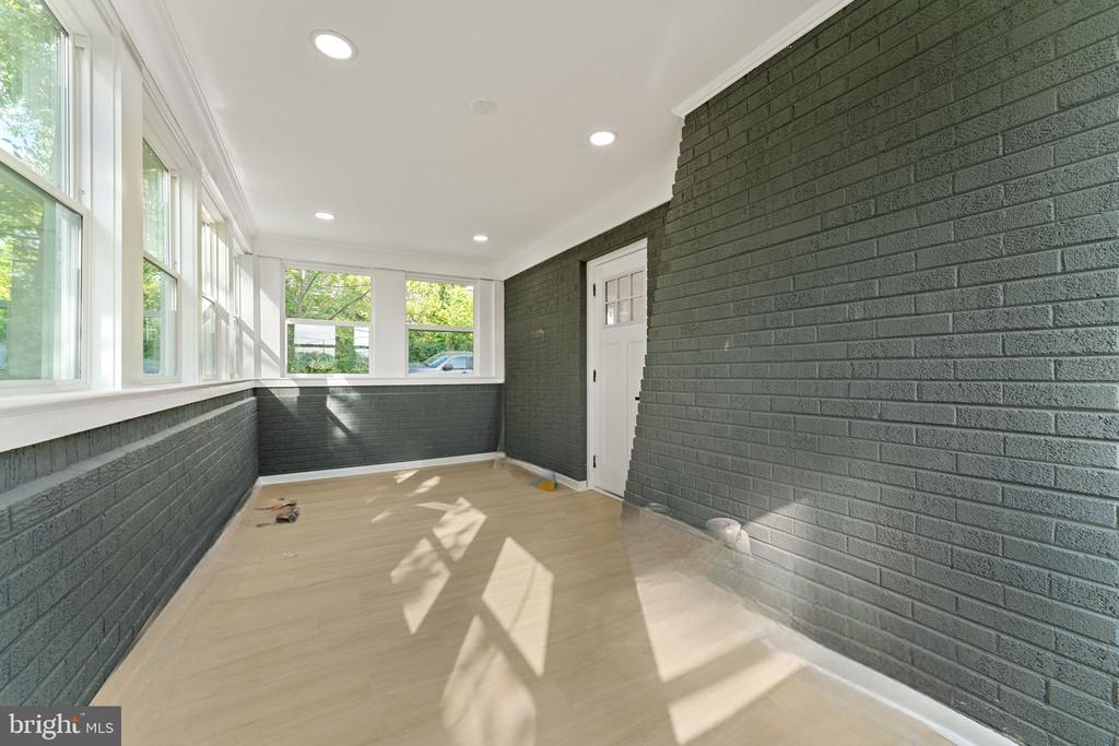 2503 BROOKS DRIVE