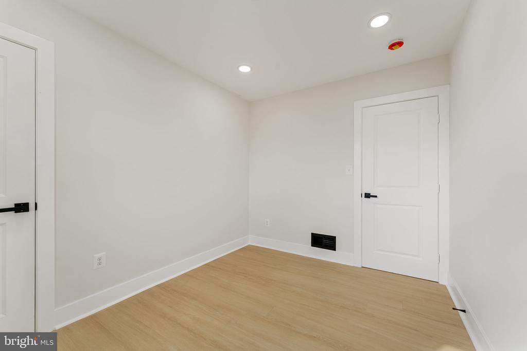 2503 BROOKS DRIVE