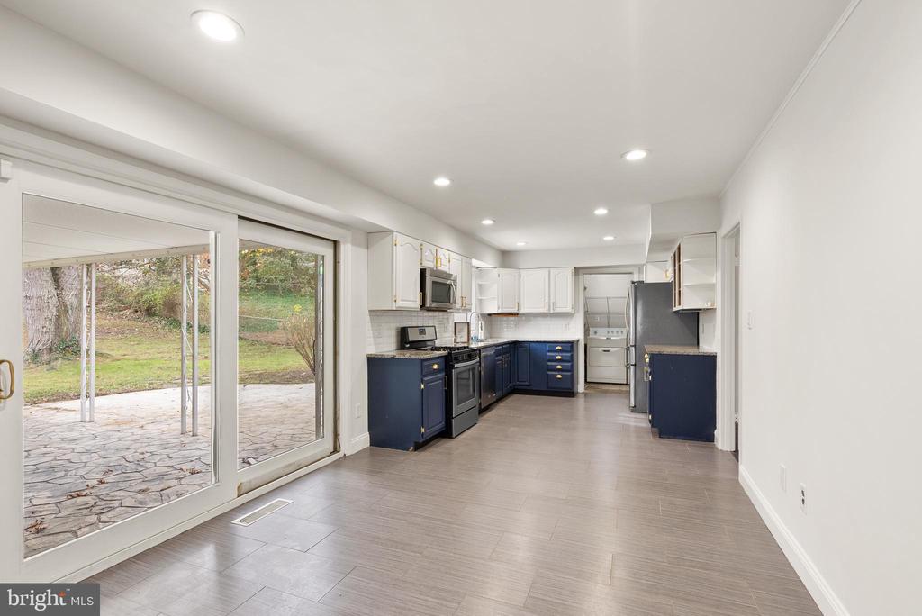3107 TWISTING LANE