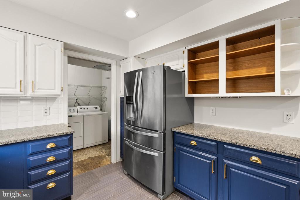 3107 TWISTING LANE