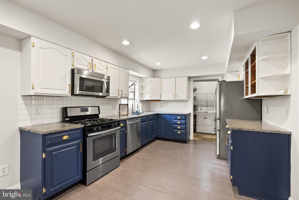 3107 TWISTING LANE
