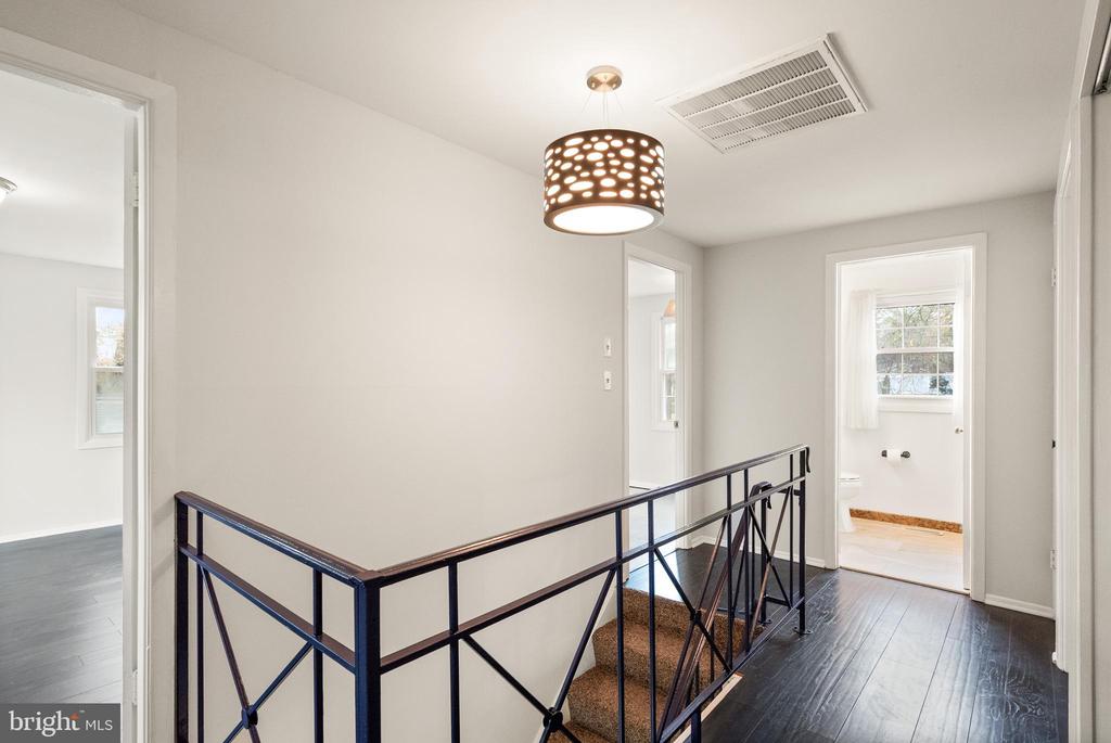 3107 TWISTING LANE