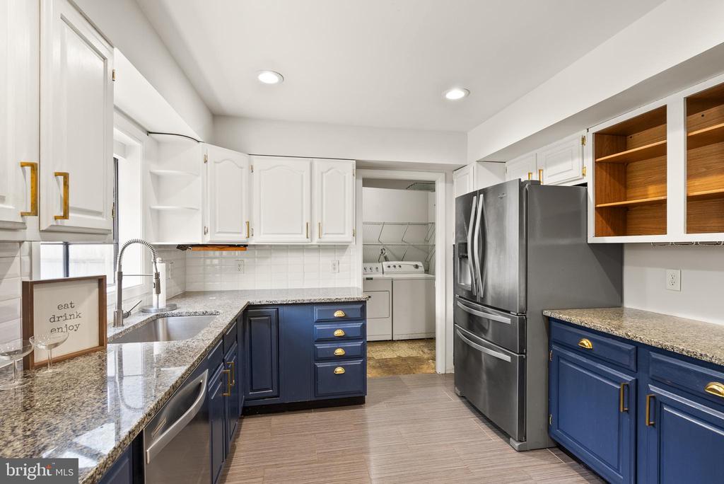 3107 TWISTING LANE