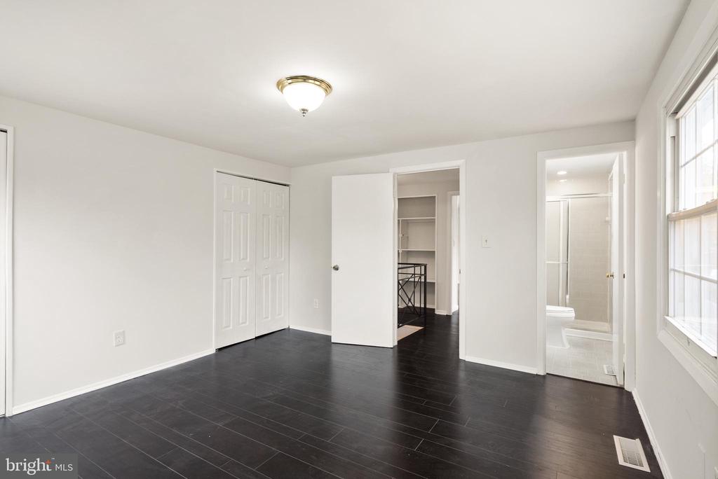 3107 TWISTING LANE