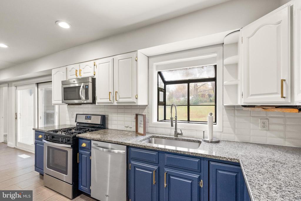 3107 TWISTING LANE