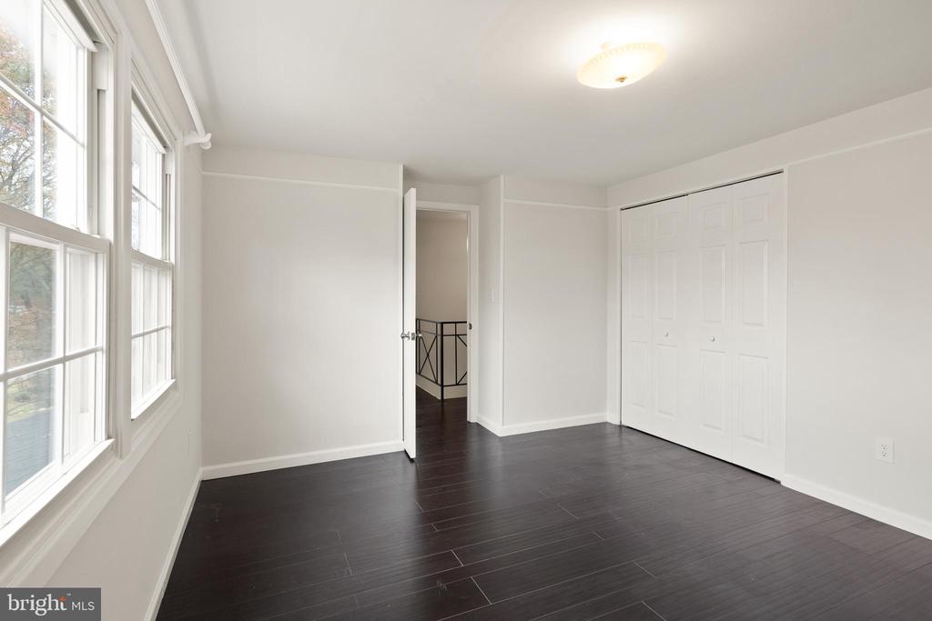 3107 TWISTING LANE