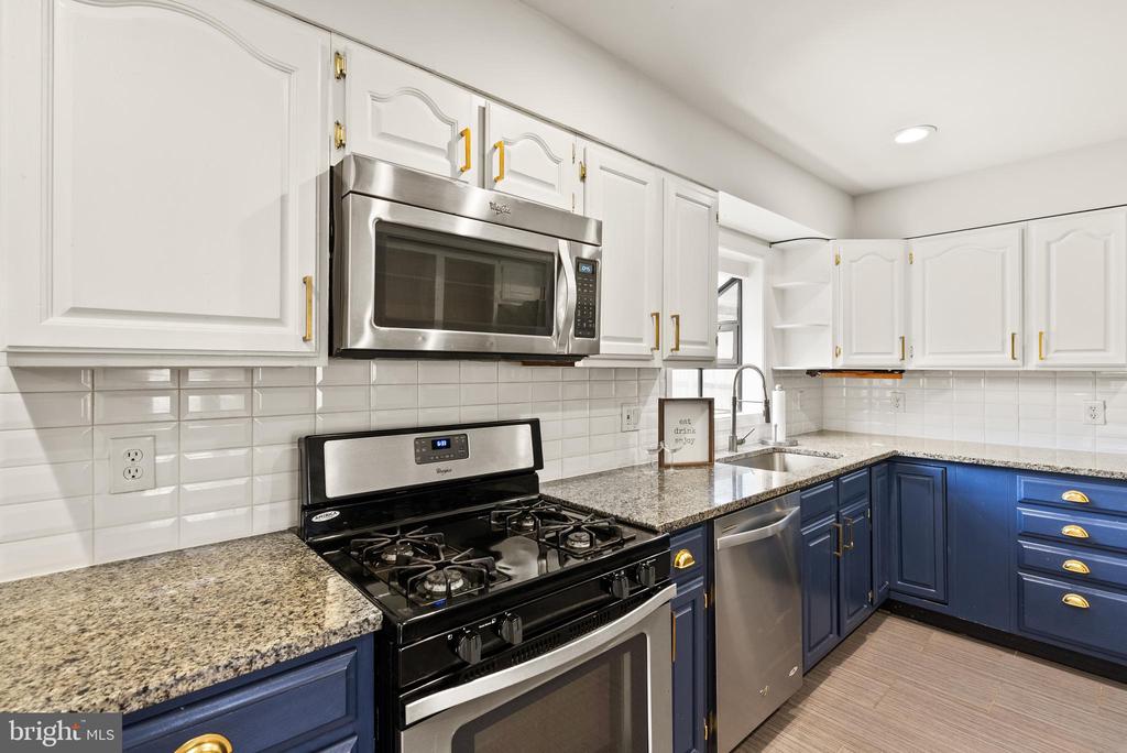 3107 TWISTING LANE