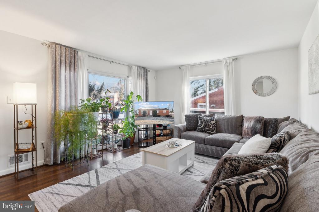 317 FERNDALE PLACE