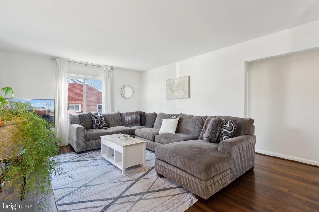 317 FERNDALE PLACE