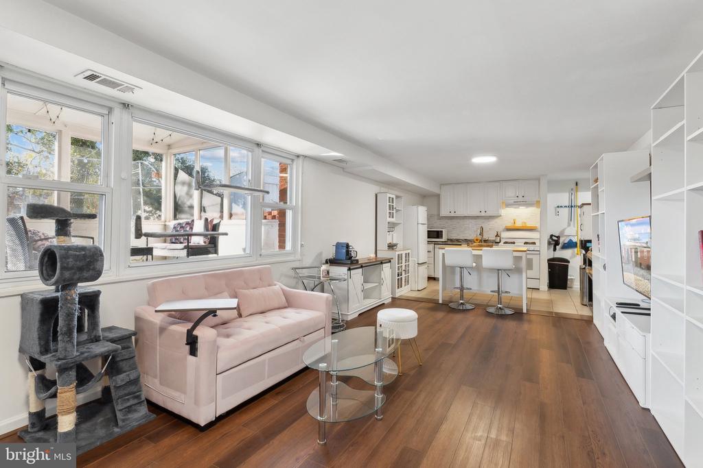 317 FERNDALE PLACE